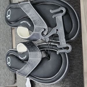 Sandals, size L (9-10).